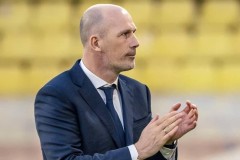 克莱门特将官宣接替韩鹏出任鲁能新帅，提前从法甲引进三位外援，同时通知瓦科和洛佩斯离队