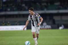 意甲转会新闻汇总：米兰寻找迈尼昂接班人，国米看中20岁后卫