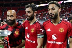 B费漏球助攻姆贝莫幕后揭秘！化身导师指点曼联新援，与库尼亚加练配合