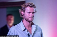 米克尔·韦斯加自由身加盟阿尔梅里亚：经验与年轻的碰撞，西甲新赛季的战术新篇章